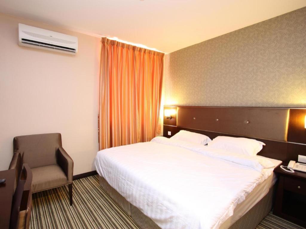 1 City Hotel Kota Kinabalu Exterior foto